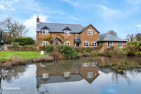 Farleigh Road, Cliddesden... 3 bed semi