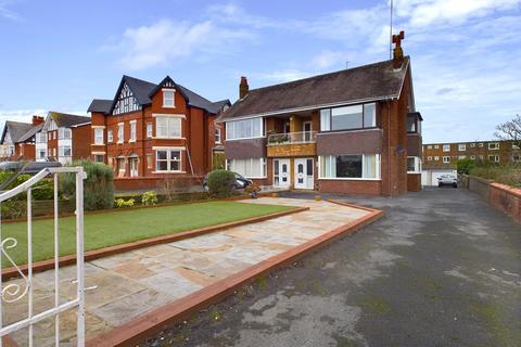 Clifton Drive, Lytham St. Annes... 2 bed flat for sale