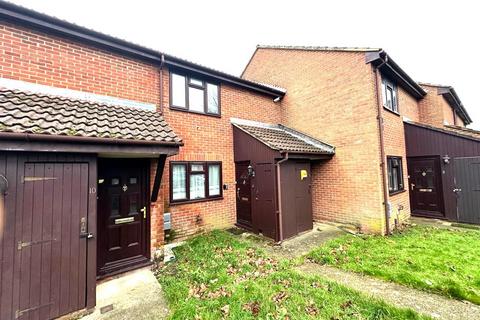 Lindsey Gardens, Bedfont 1 bed maisonette for sale