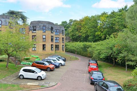 Chapel Fields, Godalming GU7 2 bed flat for sale