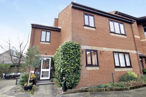 Weavers Court, Sudbury CO10 2 bed apartment for sale