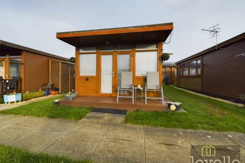 Mablethorpe Chalet Park, Mablethorpe... 2 bed chalet for sale