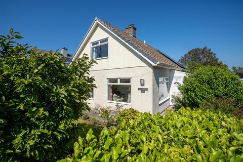 Maes Llydan, Benllech, Tyn