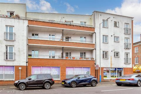 Medway Wharf Road, Tonbridge, Kent 1 bed apartment for sale