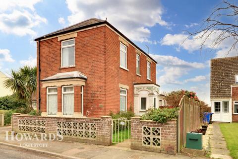 London Road, Lowestoft 3 bed detached house for sale