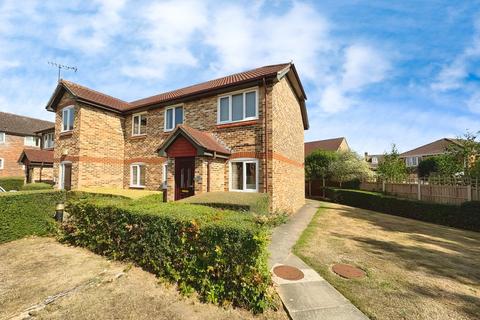 Earlsfield Drive, Chelmsford, CM2 2 bed maisonette for sale