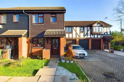 Windmill Field, Surrey GU20 2 bed terraced house for sale