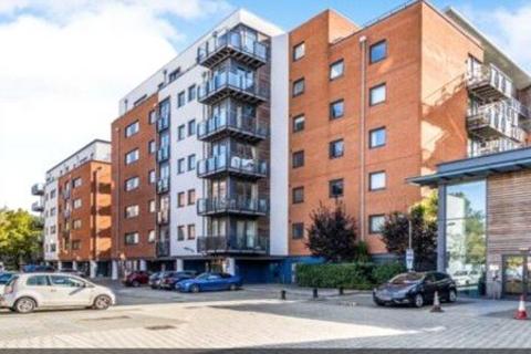 33 Channel Way, Southampton 2 bed apartment for sale