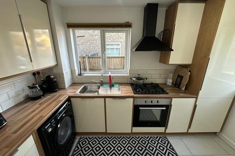 Kinross Close, Fearnhead, Warrington... 2 bed semi