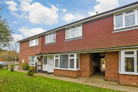 Elmbridge Road, Cranleigh, Surrey 1 bed ground floor maisonette for sale