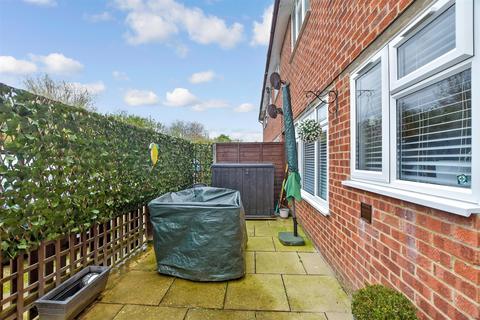 Elmbridge Road, Cranleigh, Surrey 1 bed ground floor maisonette for sale