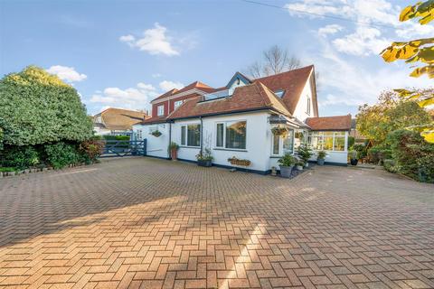 250 Havant Road, Hayling Island PO11 5 bed detached house for sale