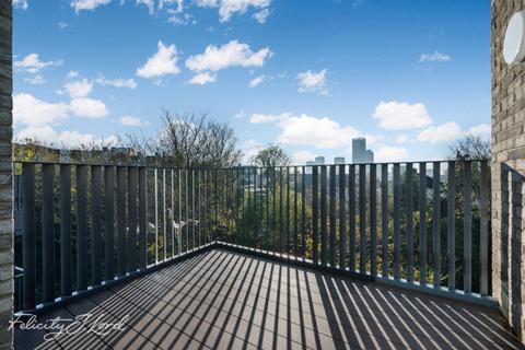 Parkside Avenue, LONDON 2 bed apartment for sale