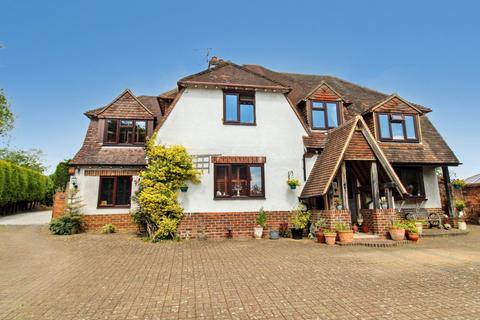 Badshot Lea Road,  Farnham, GU9 5 bed detached house for sale