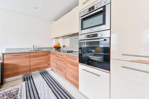 Henry Court, Stanmore, HA7 2 bed flat for sale