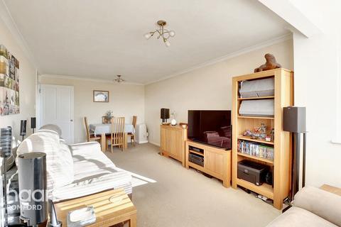 Winston Close, Romford, RM7 8LL 2 bed apartment for sale