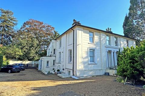 London Road, Redhill 2 bed flat for sale