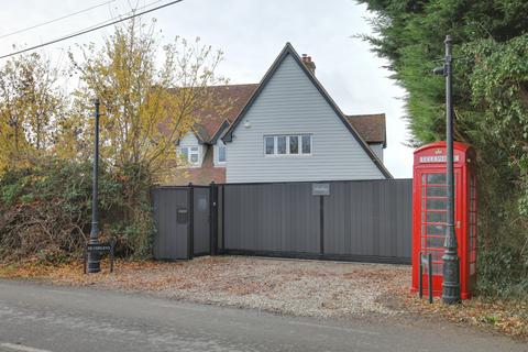 Braintree Road, Felsted, CM6 5 bed detached house for sale