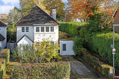 Weydon Hill Road, Farnham, Surrey, GU9 4 bed detached house for sale