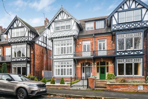 4 Norfolk Street, Beverley, HU17 7DN 4 bed semi