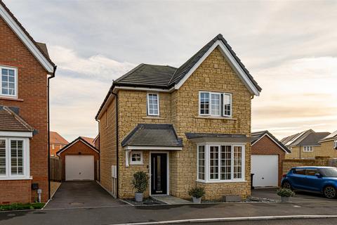 Bay Gardens, Melksham SN12 3 bed detached house for sale