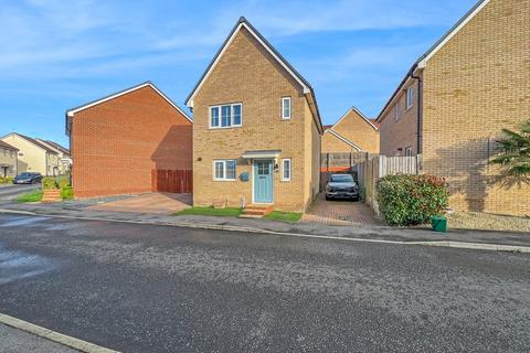 Bamboo Crescent, Braintree, CM7 3 bed detached house for sale