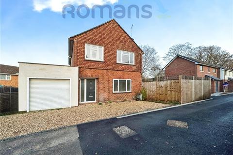 Woodcot Gardens, Farnborough, Hampshire 3 bed detached house for sale