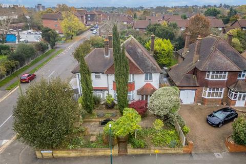 Avenue Road, Surrey SM2 6 bed detached house for sale