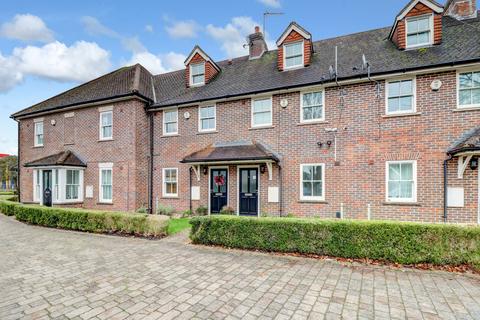 Lacemakers Court, Buckinghamshire HP27 2 bed terraced house for sale