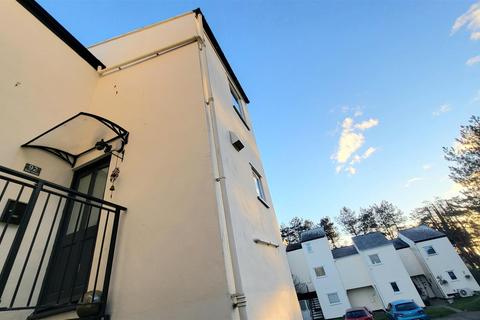 92 Glan Gors, Harlech 3 bed flat for sale