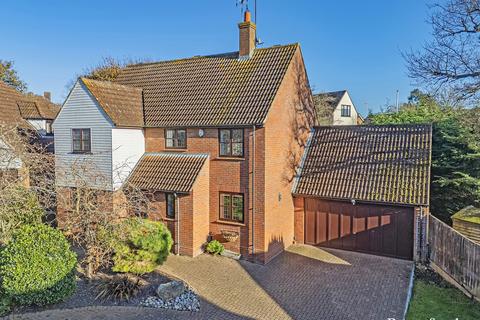 High Meadow, Dunmow, CM6 4 bed detached house for sale