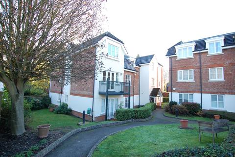 Oaklands Court, WELWYN, AL6 2 bed apartment for sale