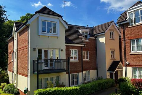 Oaklands Court, WELWYN, AL6 2 bed apartment for sale