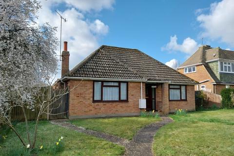 Edenbridge, Kent, TN8 2 bed bungalow for sale