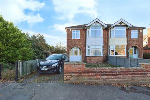Hall Drive, Lincoln 3 bed semi