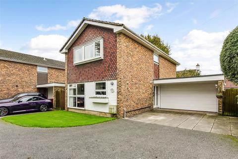 Chestnut Walk, Tangmere, PO20 4 bed detached house for sale