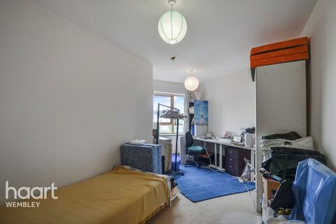 Kensal Green 2 bed apartment for sale