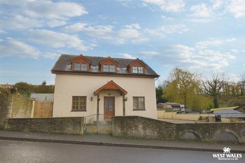 Cenarth, Newcastle Emlyn 3 bed detached house for sale