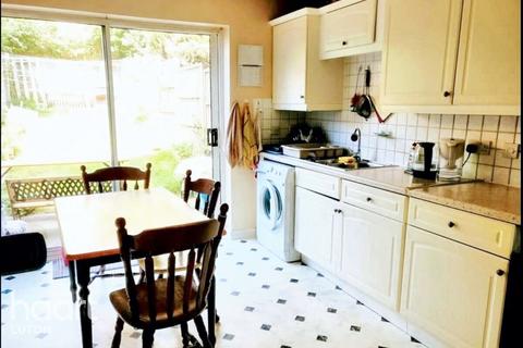 Dunraven Avenue, Luton 4 bed townhouse for sale