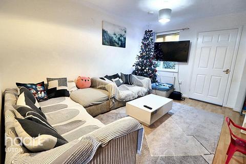 Dunraven Avenue, Luton 2 bed terraced house for sale