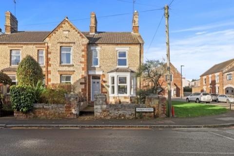 Church Street, Wellingborough NN9 3 bed semi