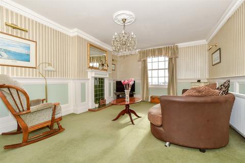 Harbour Parade, Ramsgate, Kent 2 bed apartment for sale