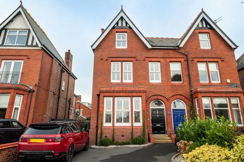 Fairlawn Road, Lytham St. Annes, FY8 5 bed semi