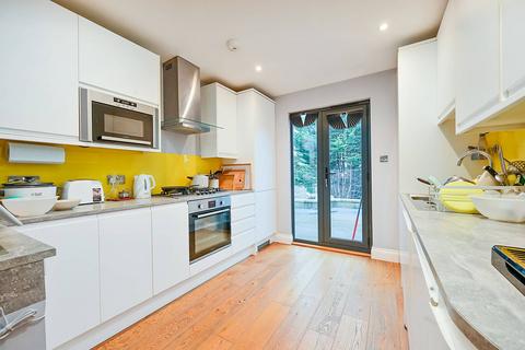 Kingswood Road, Chiswick, London, W4 3 bed flat for sale