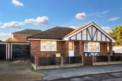 Convent Road, Canvey Island SS8 3 bed detached bungalow for sale