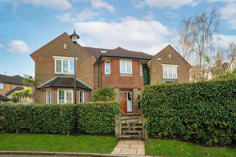 Brassey Hill, Oxted RH8 7 bed detached house for sale