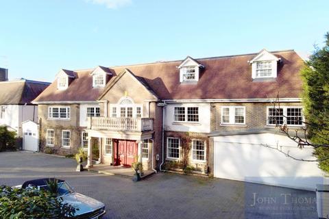 Manor Road, Chigwell IG7 8 bed property for sale