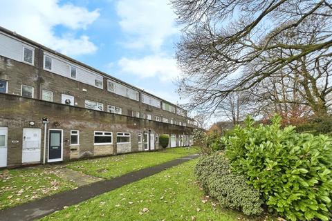 Pendle Court, Astley Bridge