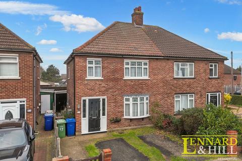 Elmway, Grays RM16 3 bed semi