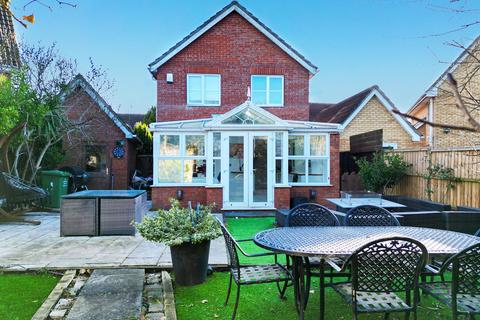 Kingsley Meadows, Wickford, Essex, SS12 3 bed detached house for sale